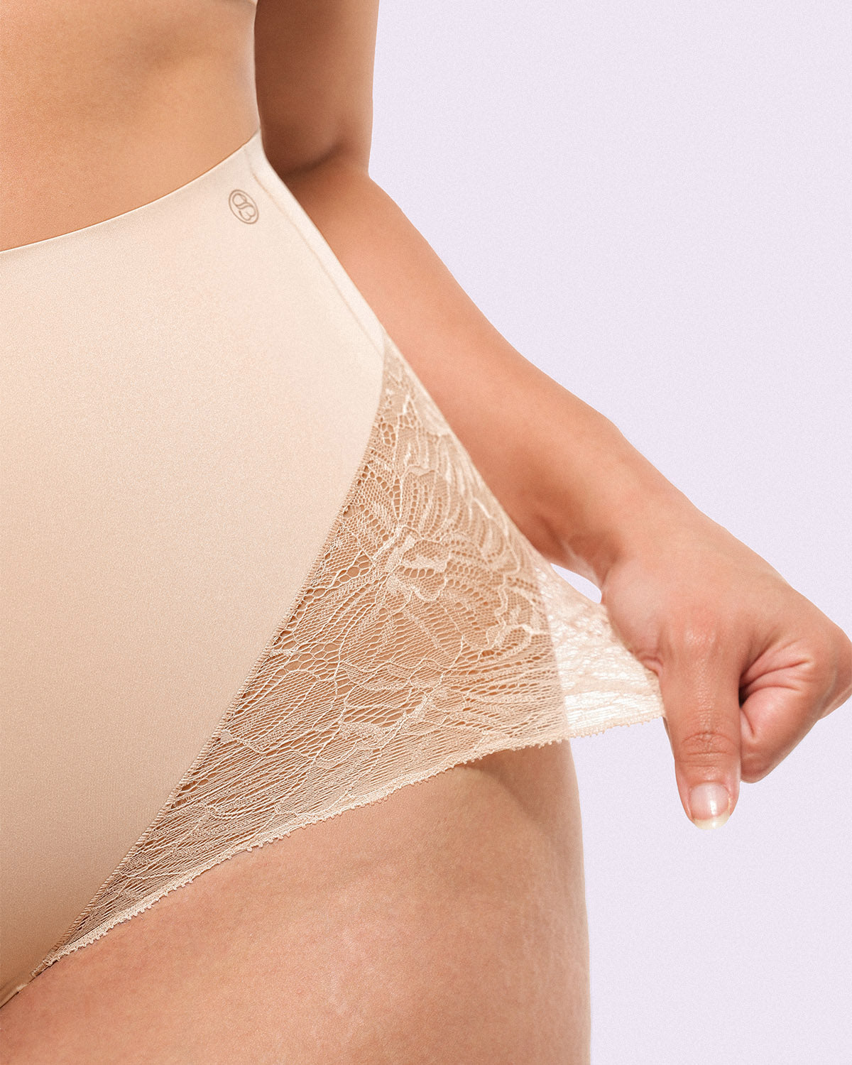 Serene Cove™ | Bare Essentials™ MeshSmooth™ Mid-Waist Panty met kant