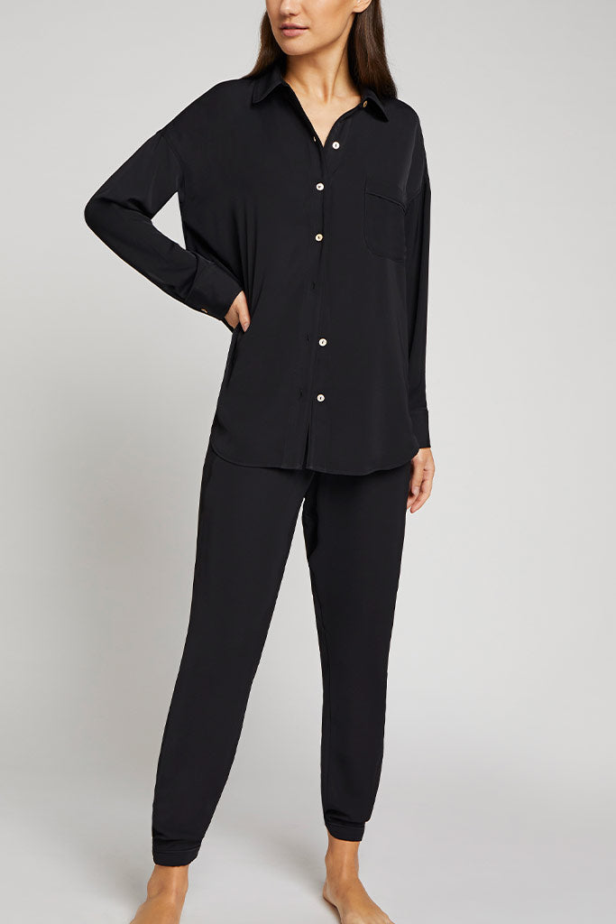 Serene Cove™ | Supreme shirt in zwart