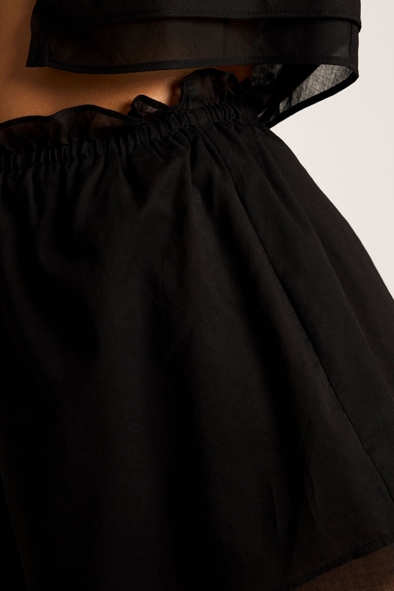 Serene Cove™ | Island Play Short in Zwart